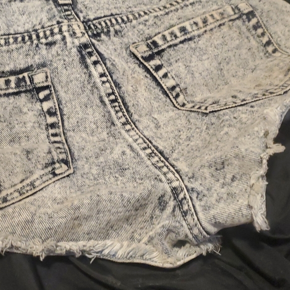 🔴Distressed style micro shorty Acid Wash shorts - Picture 7 of 13